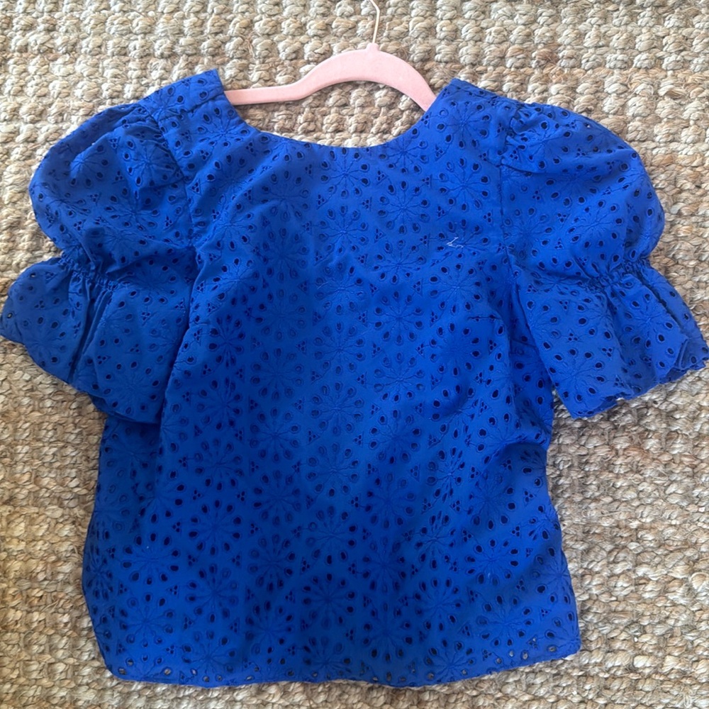 size xxs really cute top!!
